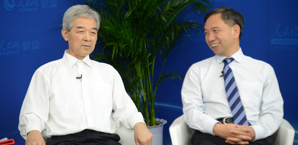 參加論壇的嘉賓進行交流