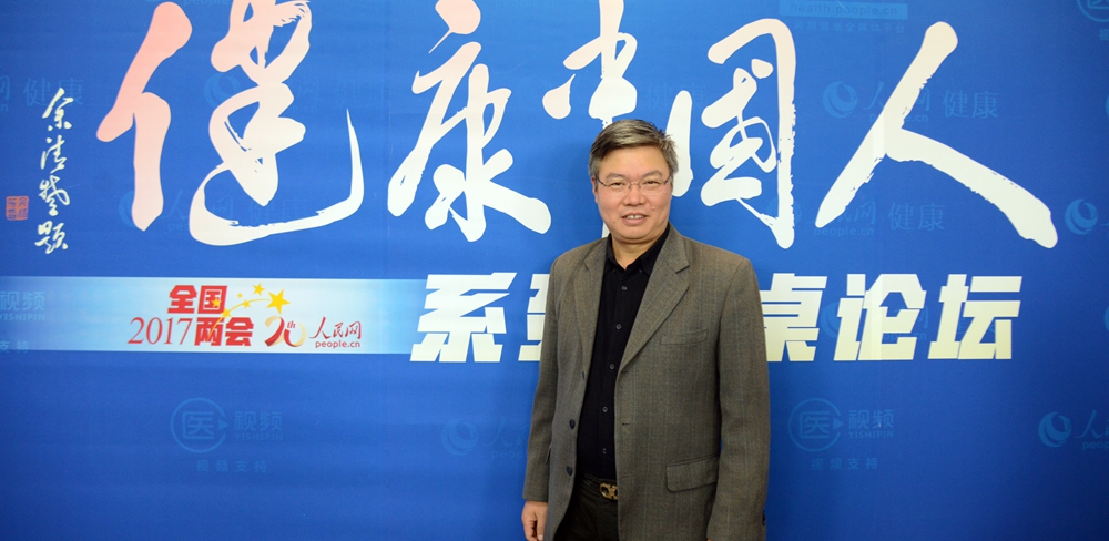 中日友好醫(yī)院皮膚科主任醫(yī)師,中國整形美容協(xié)會(huì)中醫(yī)醫(yī)療美容分會(huì)會(huì)長楊頂權(quán)