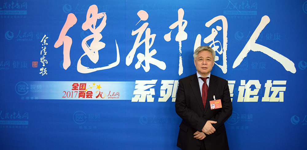 全國人大代表、中國醫(yī)藥物資協(xié)會常務(wù)副會長、神威藥業(yè)集團有限公司董事長李振江