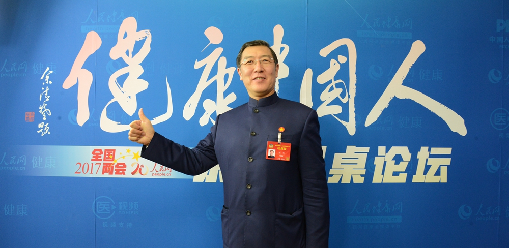 全國(guó)政協(xié)委員、億陽(yáng)集團(tuán)董事長(zhǎng)、中國(guó)健康管理協(xié)會(huì)副會(huì)長(zhǎng) 鄧偉