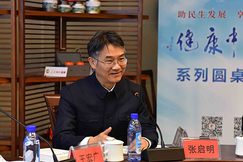 張啟明 國(guó)家食品藥品監(jiān)督管理局醫(yī)藥器械分類(lèi)技術(shù)委員會(huì)中醫(yī)器械專業(yè)組組長(zhǎng)