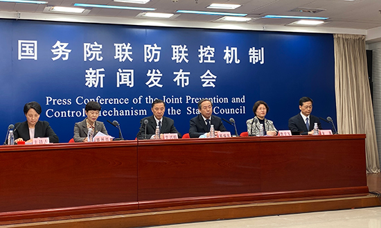 圖為2月5日召開的國務院聯防聯控機制新聞發(fā)布會。(人民記者 王政淇攝)