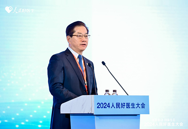 中國工程院院士、上海交通大學(xué)副校長、上海交通大學(xué)醫(yī)學(xué)院院長范先群 