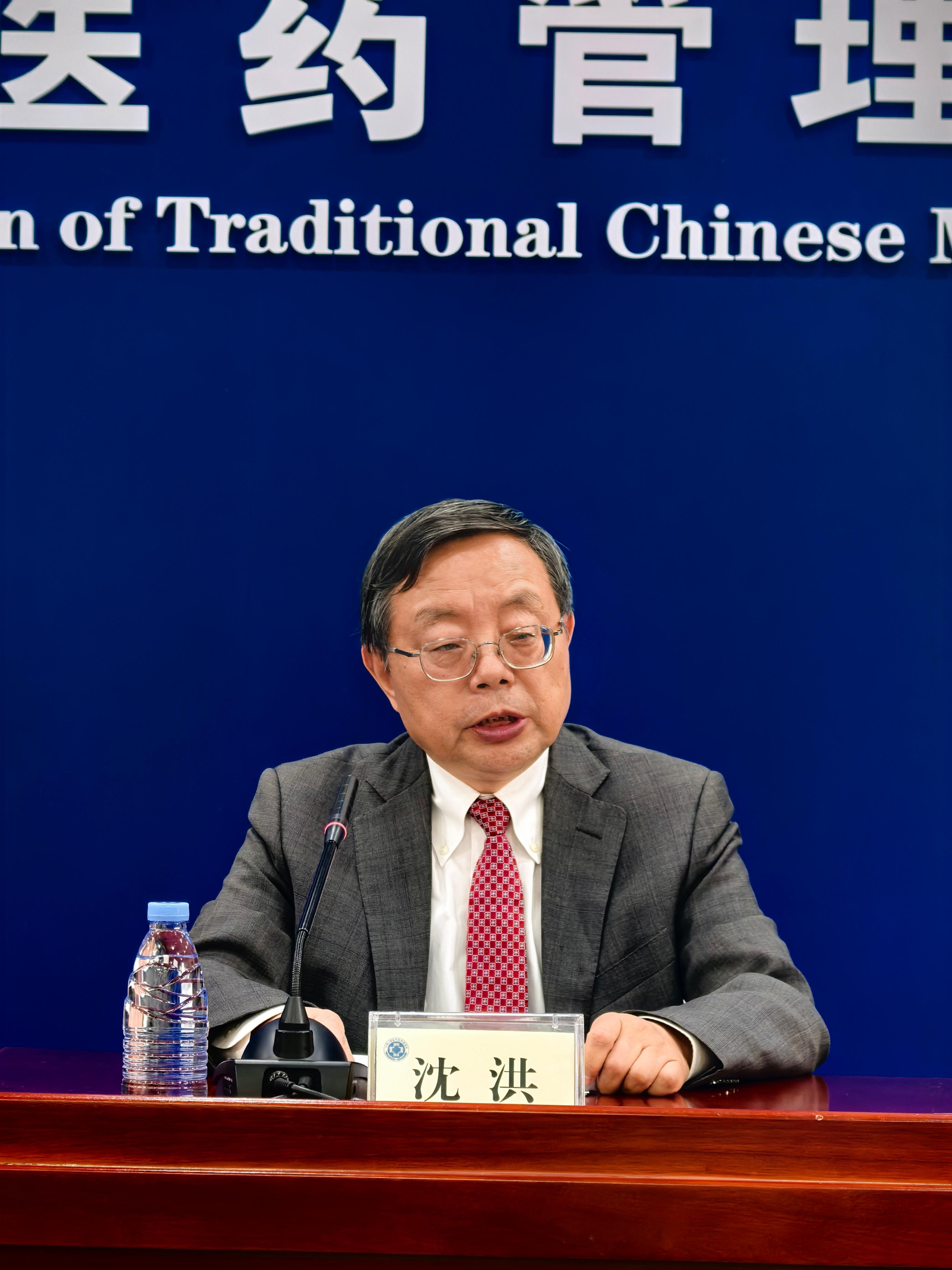 江蘇省中醫(yī)院消化病研究所所長(zhǎng)沈洪。人民網(wǎng)記者蔣波 攝